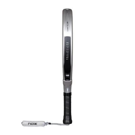 Vue latérale de la raquette Nox Genius 12K Alum Xtrem 2027