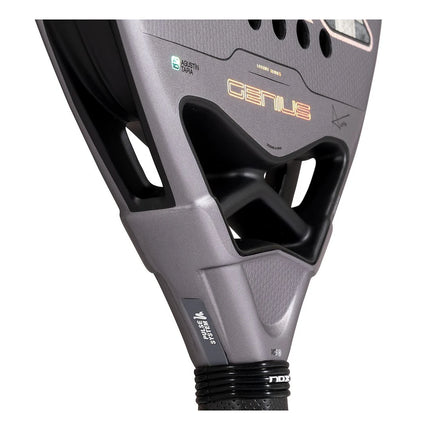 Vue latérale de la raquette Nox Genius Attack 18K Alum 2027